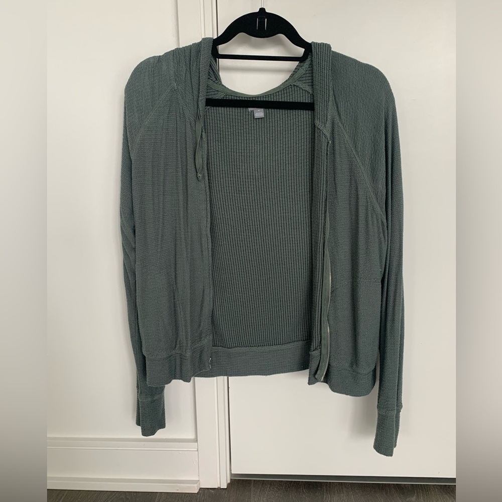 Green aerie zip up light weight sweater - size medium